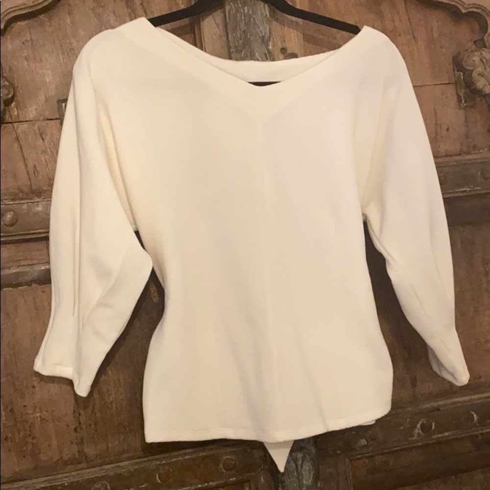 Ladies top with a tie waste.